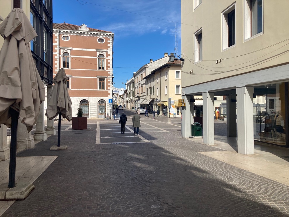 IL FRIULI VENEZIA GIULIA RESTA ROSSO FINO AL 20 APRILE:  DOMANI RIAPRONO LE SCUOLE PER ALUNNI FINO AGLI 11 ANNI